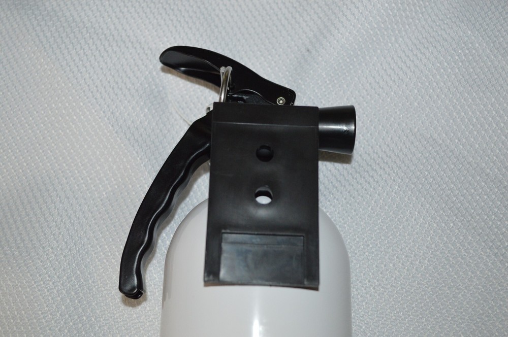 KIDDE ~ KITCHEN FIRE EXTINGUISHER ~ EASY MOUNT BRACKET ~ RESSP ~ DRY CHEMICAL