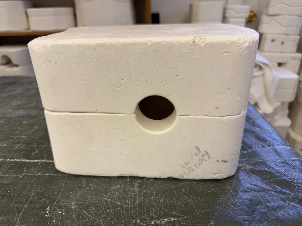 VINTAGE CASTER CERAMIC MOLD #169 PIGATUS