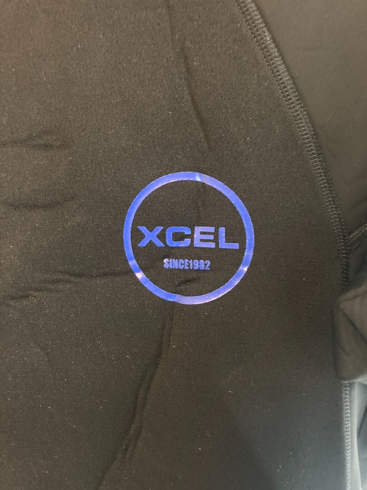 Xcel Axis 3/2mm Back-Zip Mens Wetsuit Medium Amazing Condition