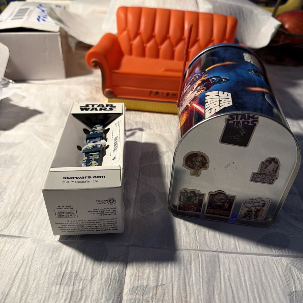 Star Wars Bundle-Mini Mailbox & Mandalorian LCD Watch
