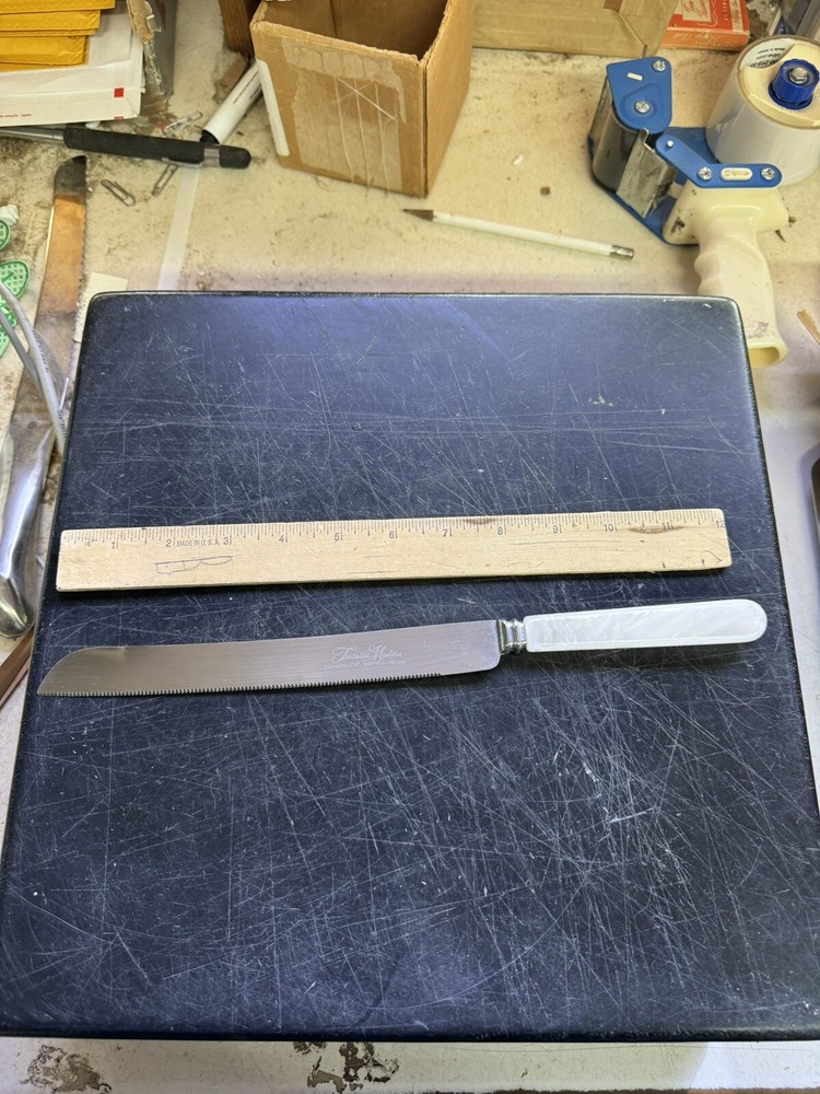 Treasure Masters Cake Knife White Handle