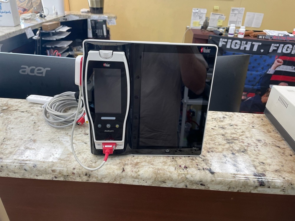 Masimo Root RDS7A Radical-7 Touchscreen w/ Accessories