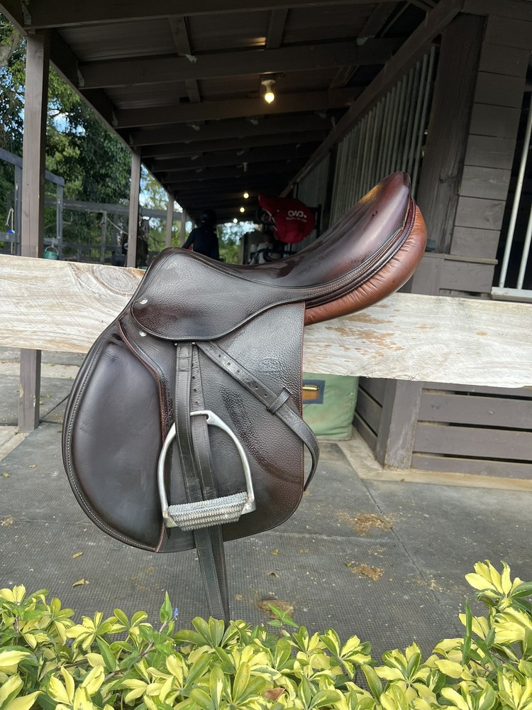 devoucoux saddle 18