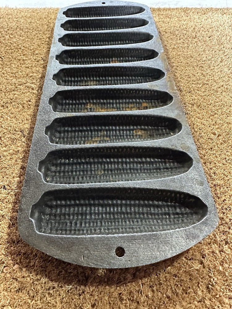 Cast Iron Corn Stick Pan 9 Ear Cornbread Mold Bakeware Vintage