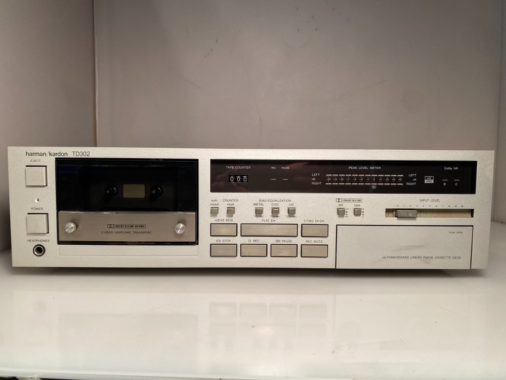 HARMON KARDON CASSETTE DECK / MODEL TD302 / TESTED (SEE DESCRIPTION)