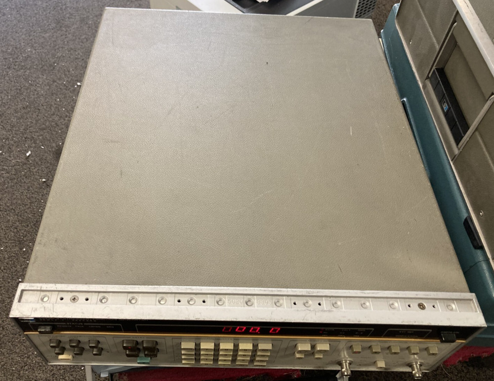 Hewlett Packard HP 3325A Synthesizer / Function Generator For Parts