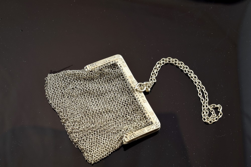 Silver mesh bag, 19th century.