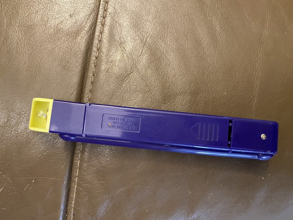 Goosebumps Folding Reading Light with Bulb - NOT TESTED