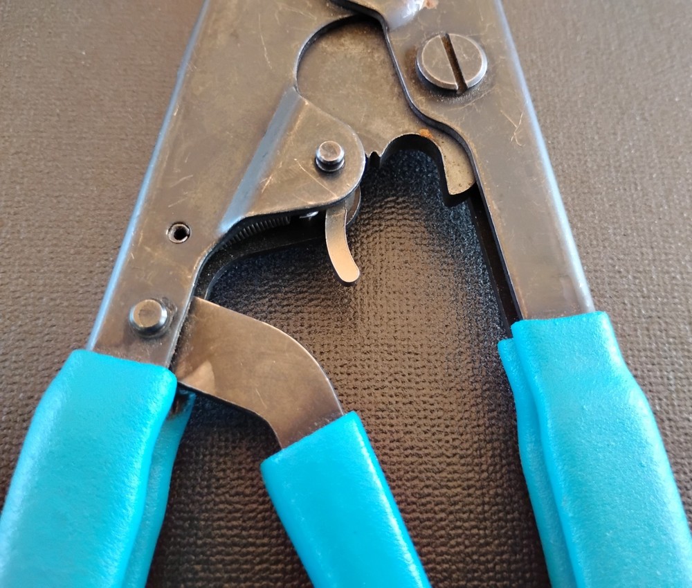 sharkbite pex crimping tool