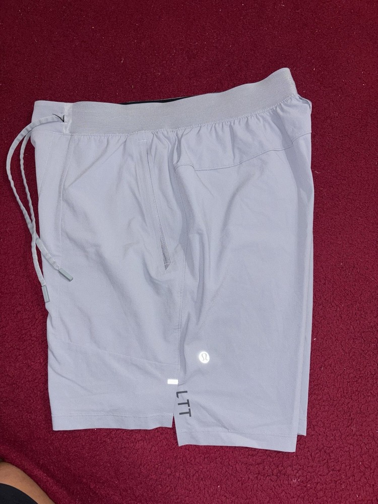 Lululemon Light Gray Athletic Shorts Men’s  M  Drawstring Pockets Polyester