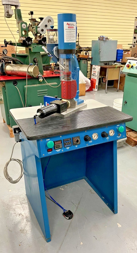 AB-300 PLASTIC INJECTION MACHINE, 120 VOLTS MADE IN CANADA