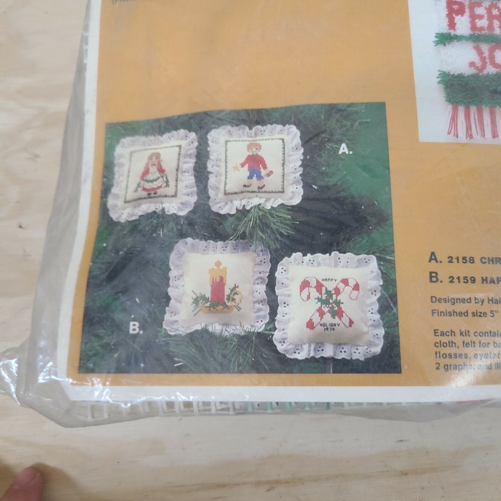 Creative Circle - 2185 Peace Joy Christmas Kids Latch Hook Kit 1979 Crafts