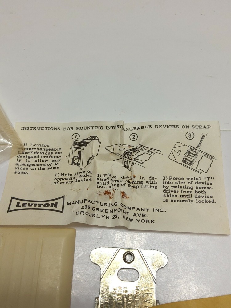 VINTAGE LEVITON DESPARD BAKELITE WALL SWITCH PLATE (NOS)