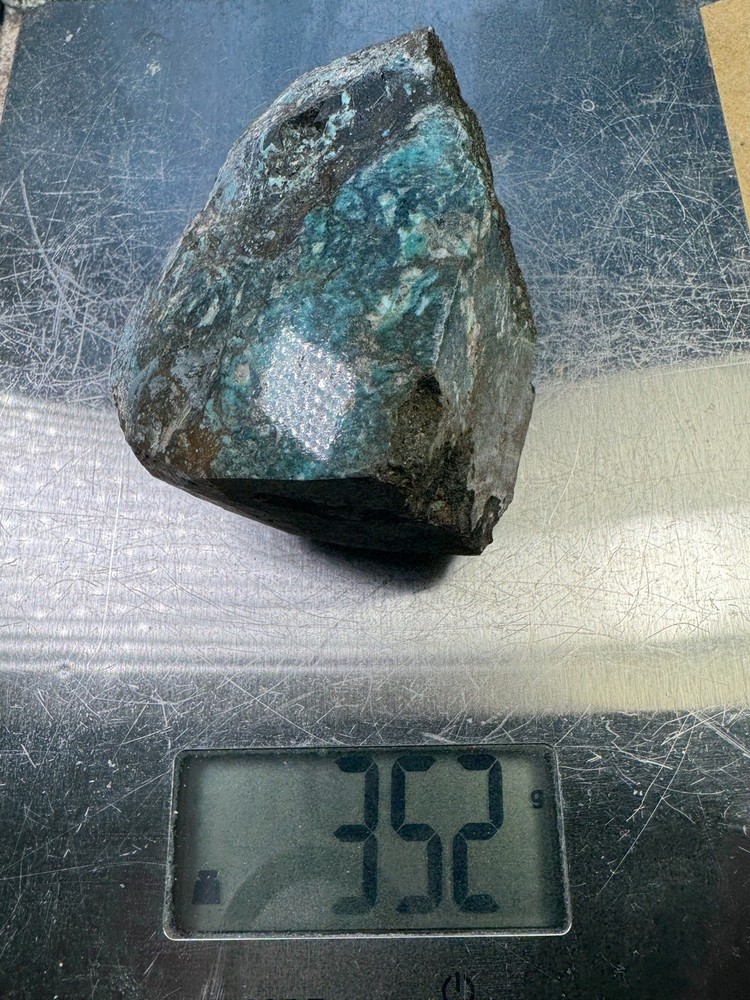 Stabilized hubei turquoise rough
