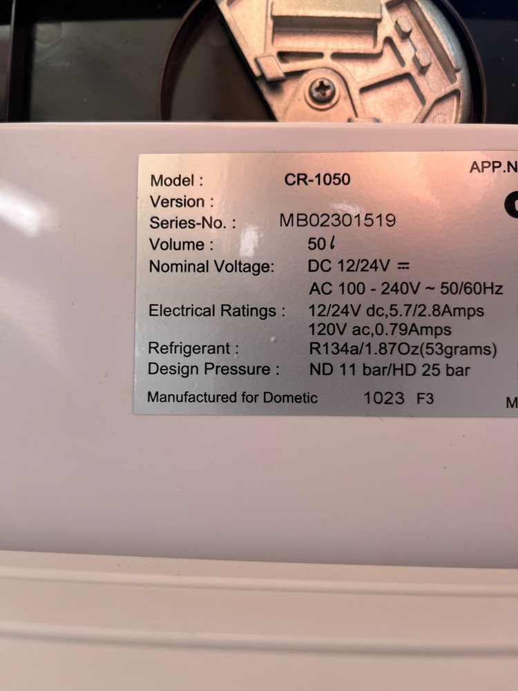 DOMETIC CR-1050 Built-In Refrigerator/Freezer