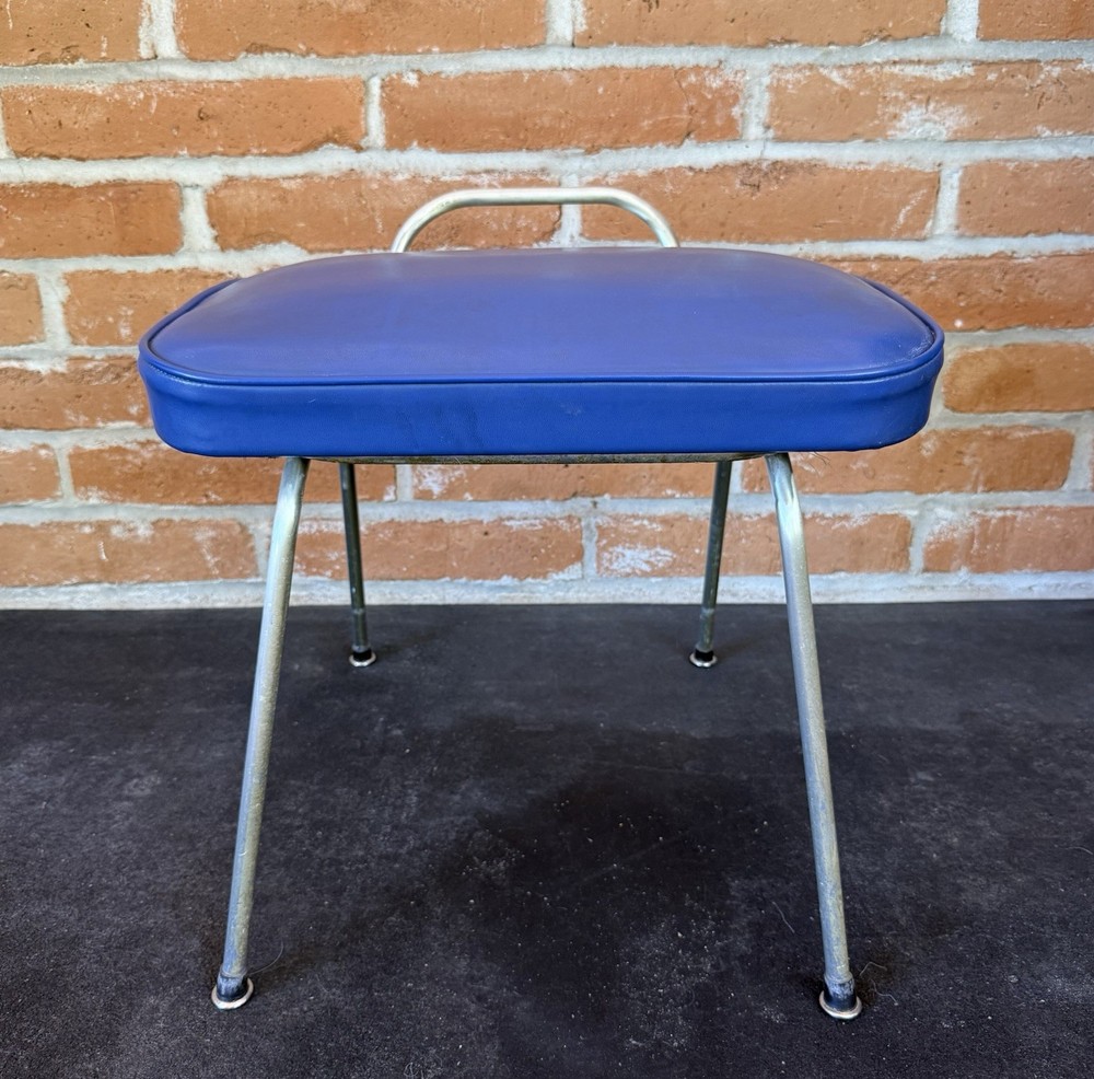 George Nelson Vanity Stool Model 4672 for Herman Miller