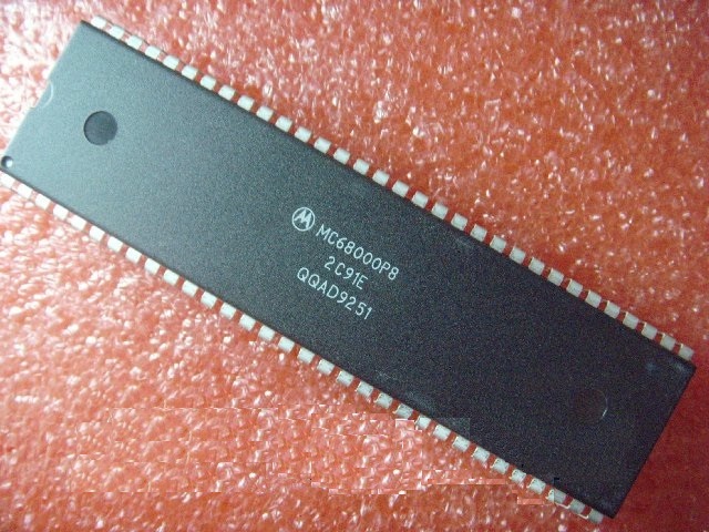 1Pcs New MC68000P8 CPU Vintage Microprocessor IC