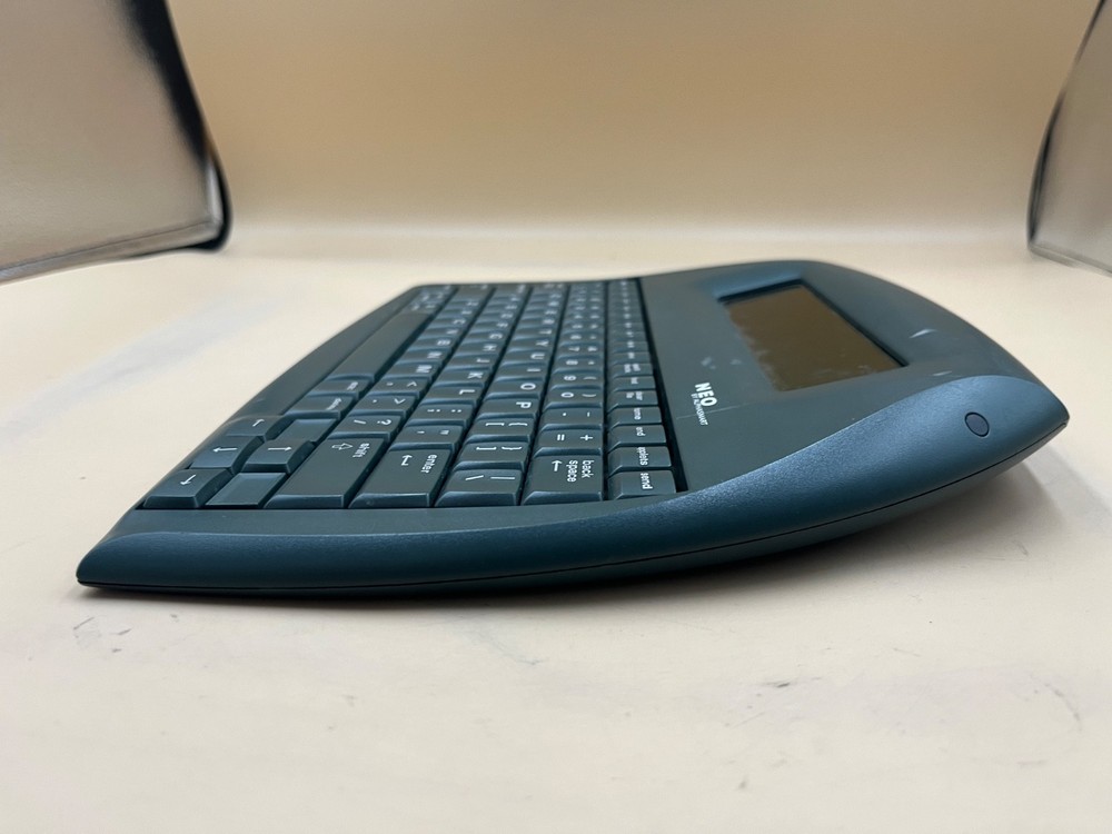 Alphasmart NEO Portable Word Processor Tested