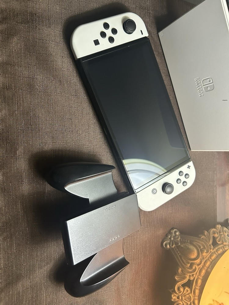 Nintendo Switch OLED EXCELLENT CONDITION + Zelda: Link's Awakening