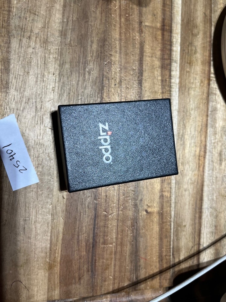 Zippo Lighter USA Flag cir. 2013 (25401)
