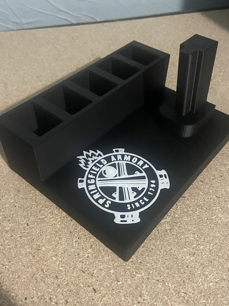 Springfield Hellcat Pro 9mm Stand And Magazine Holder