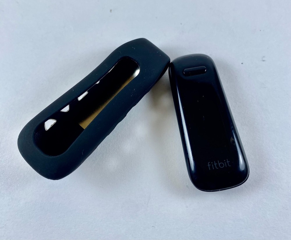 Fitbit One Black & Holder -version 6.46 new battery.PLEASE READ THE DESCRIPTION!