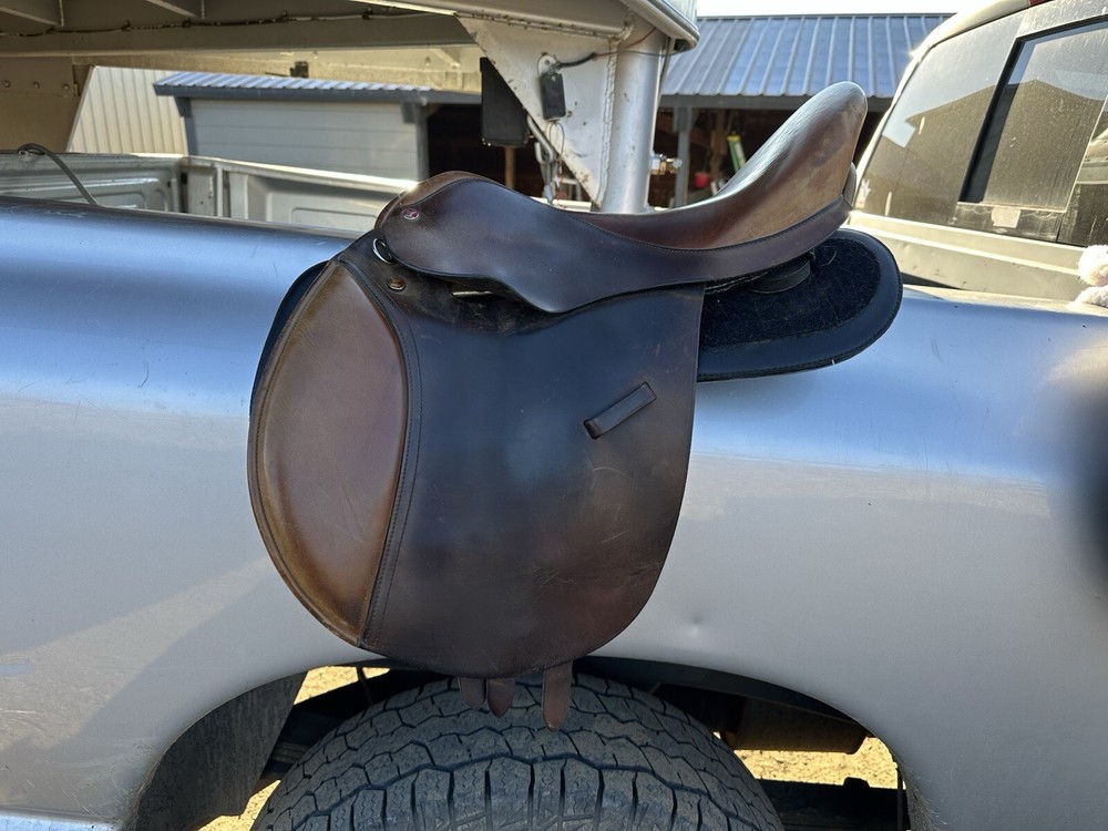 Reactor Panel Foxhunter Saddle 13.25” Tree/17” Seat