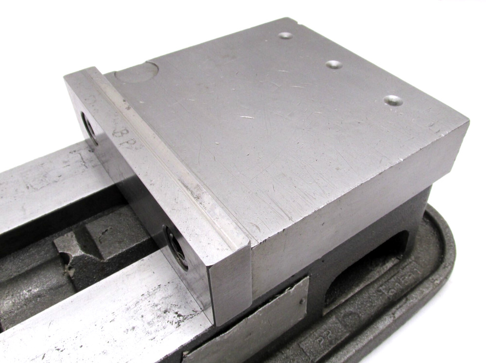 KURT ANGLOCK 6" MILLING MACHINE VISE w/ JAWS - #D60