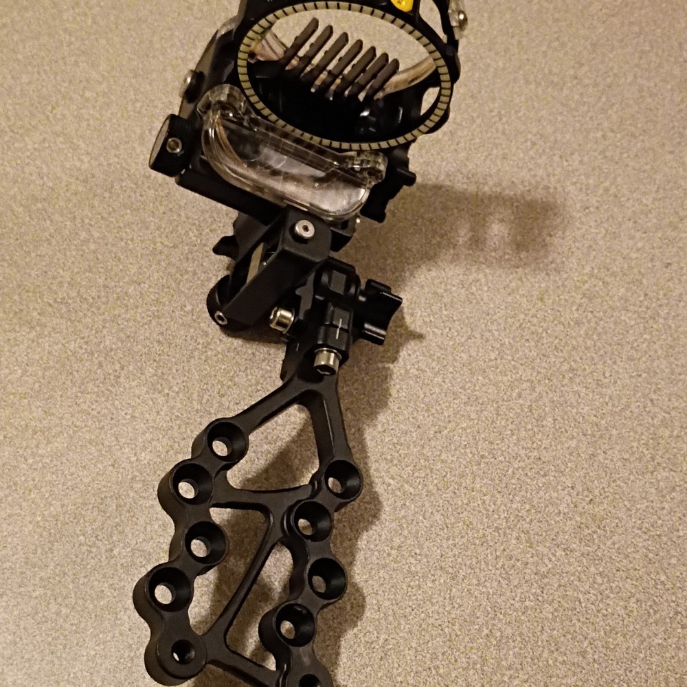 Trophy Ridge 7-Pin Fixed Pin Compound Bow Sight Black Clear