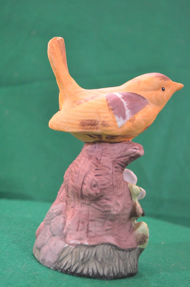 Ceramic Pre-owned Pretty Bird Figurine Standing on Tree Stump