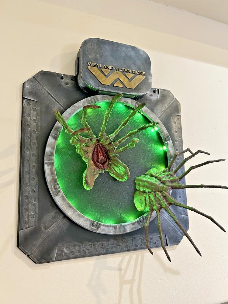 Alien Facehuggers Vent Wall Hanger LED Remote Control 16 Colour