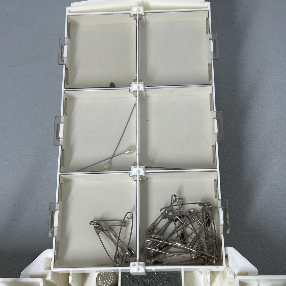 Singer Homechest Sewing Craft Caddy Storage Fold-up 1983 Plus Thread