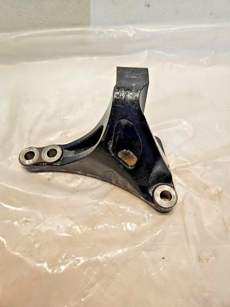 2017-2023  Detroit Diesel DD15 FRONT LEFT ENGINE MOUNT SUPPORT BRACKET OEM