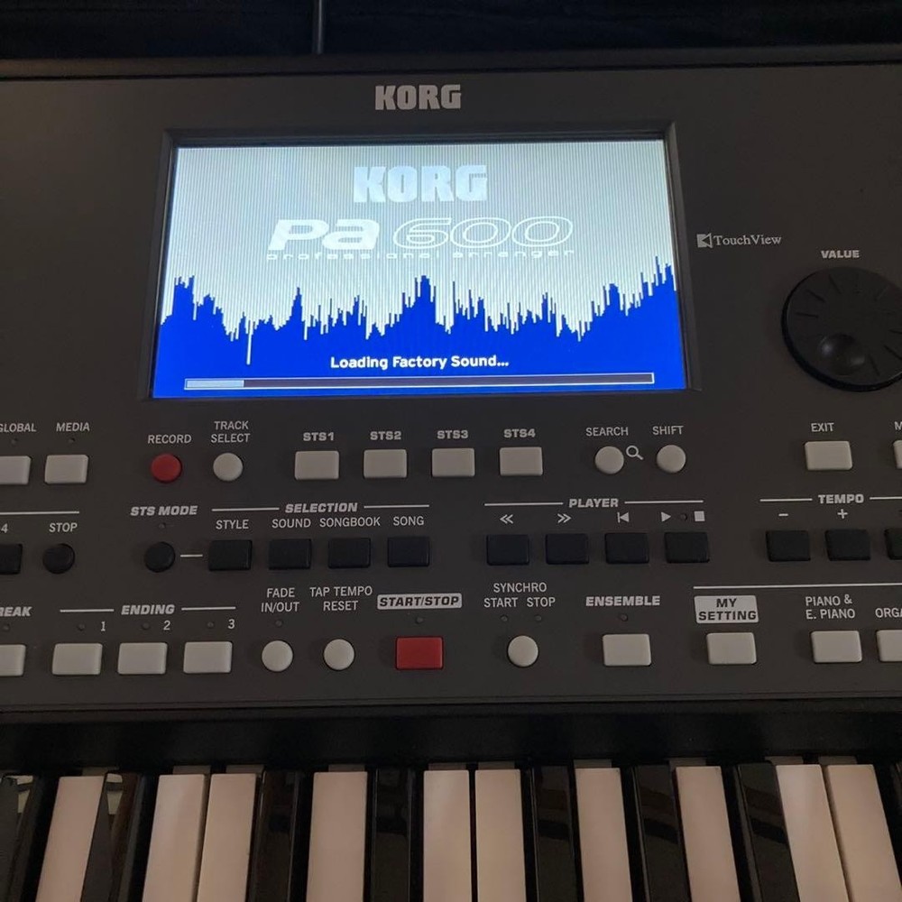 KORG Pa600 Professional Arranger Keyboard