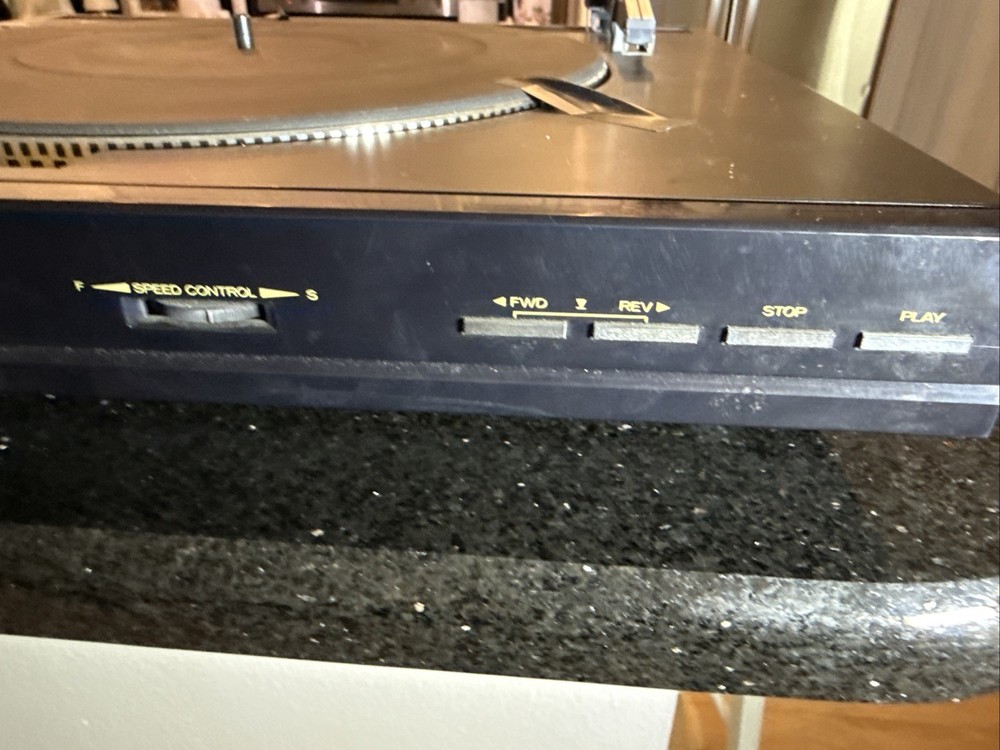 Vintage Mitsubishi Fully Automatic Linear Tracking Turntable LT-76