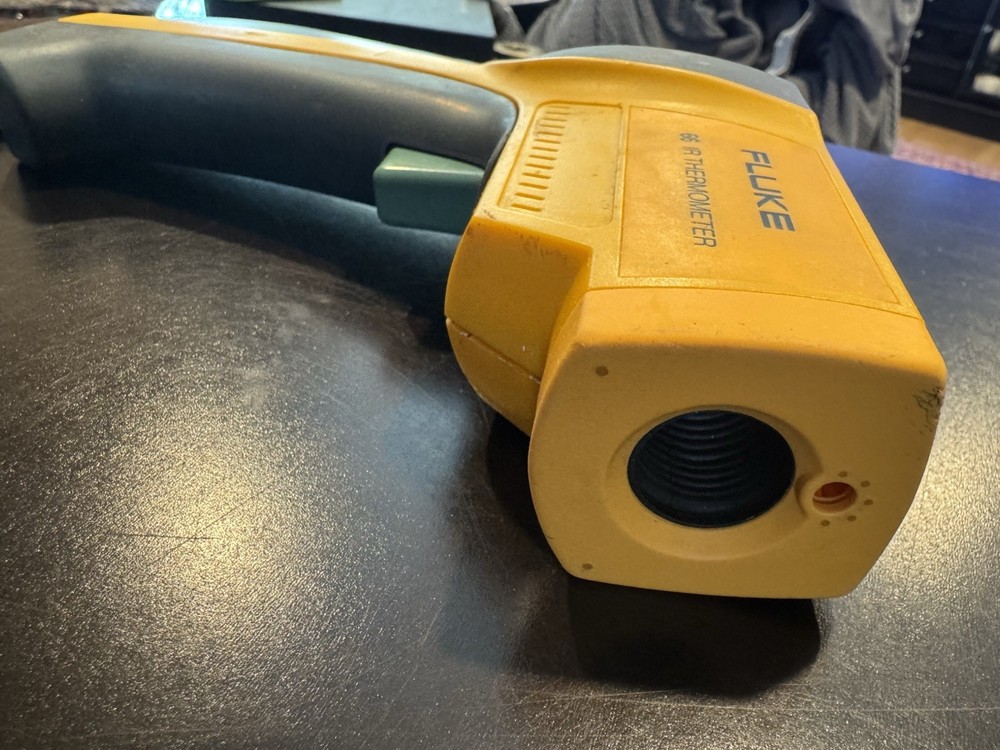 FLUKE 66 IR THERMOMETER Tested Working