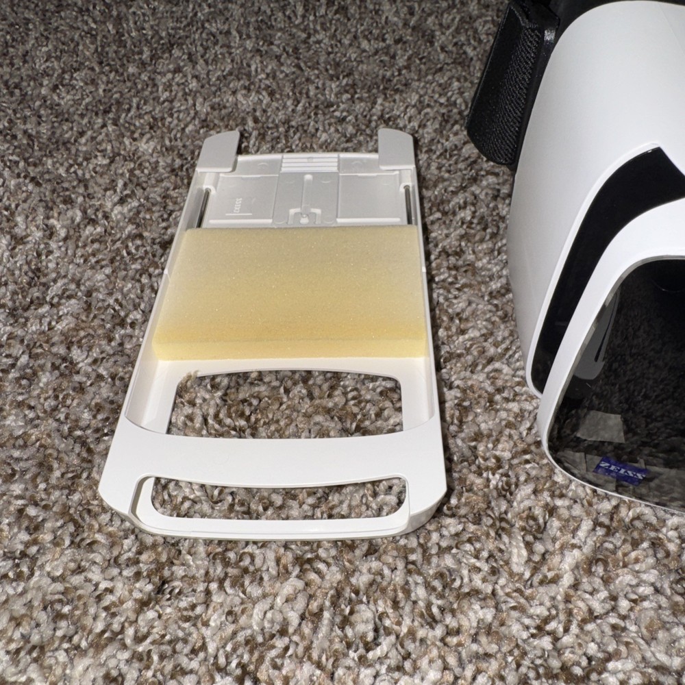 Zeiss VR One Plus Headset Virtual Reality Glasses