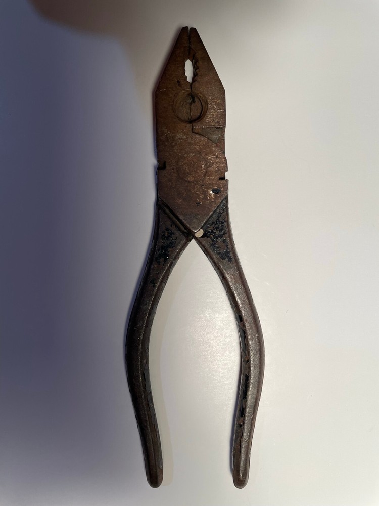 VINTAGE PLIERS AND CUTTER 6 1/2 " NICE CONDITION
