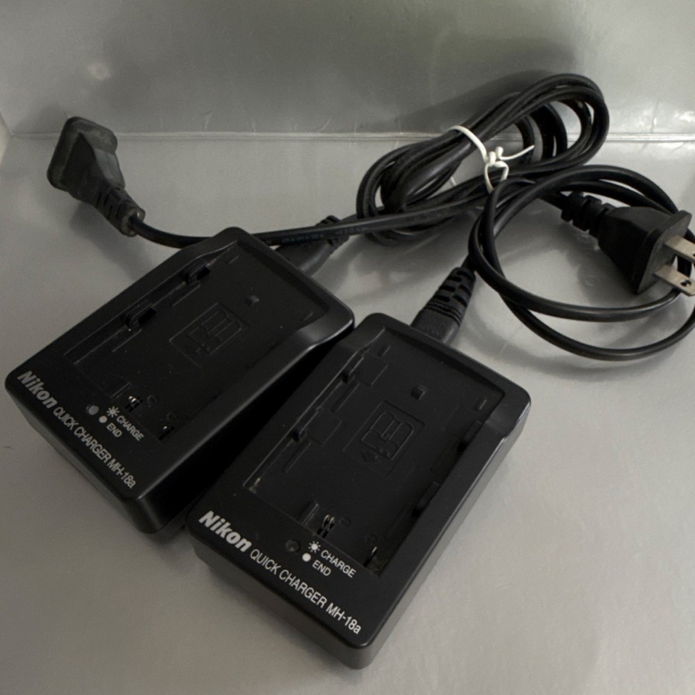 Nikon bundle: MB-D80 Multi Power Battery pack for D90 DSLR, with battery packs