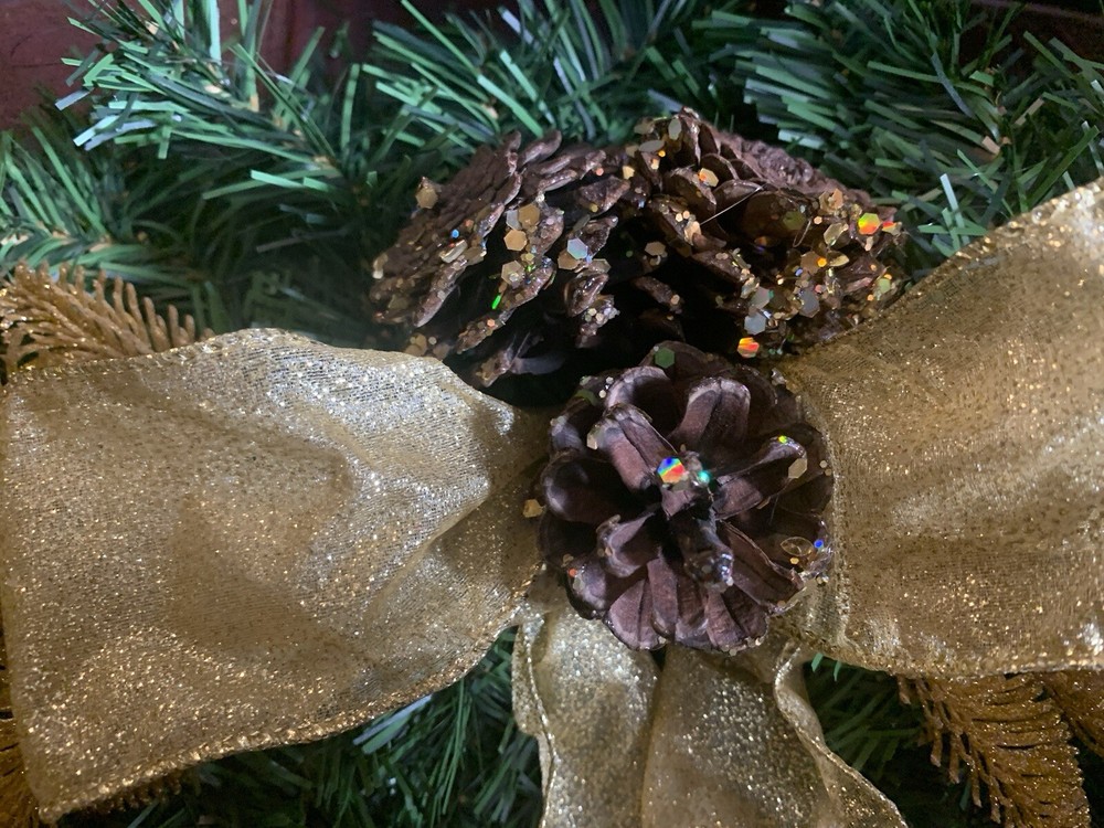 Christmas Pine Centerpiece *Gold Decorations*