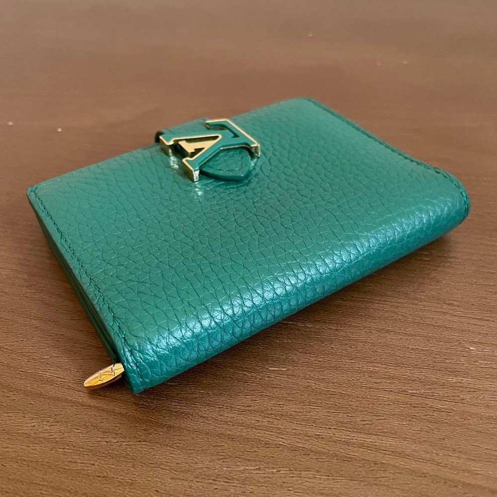 LOUIS VUITTON LV Vertical Wallet Compact Authentic