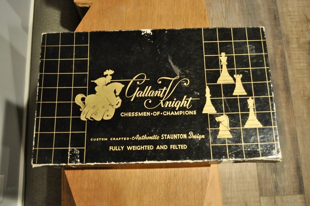 Gallant Knight Chessmen