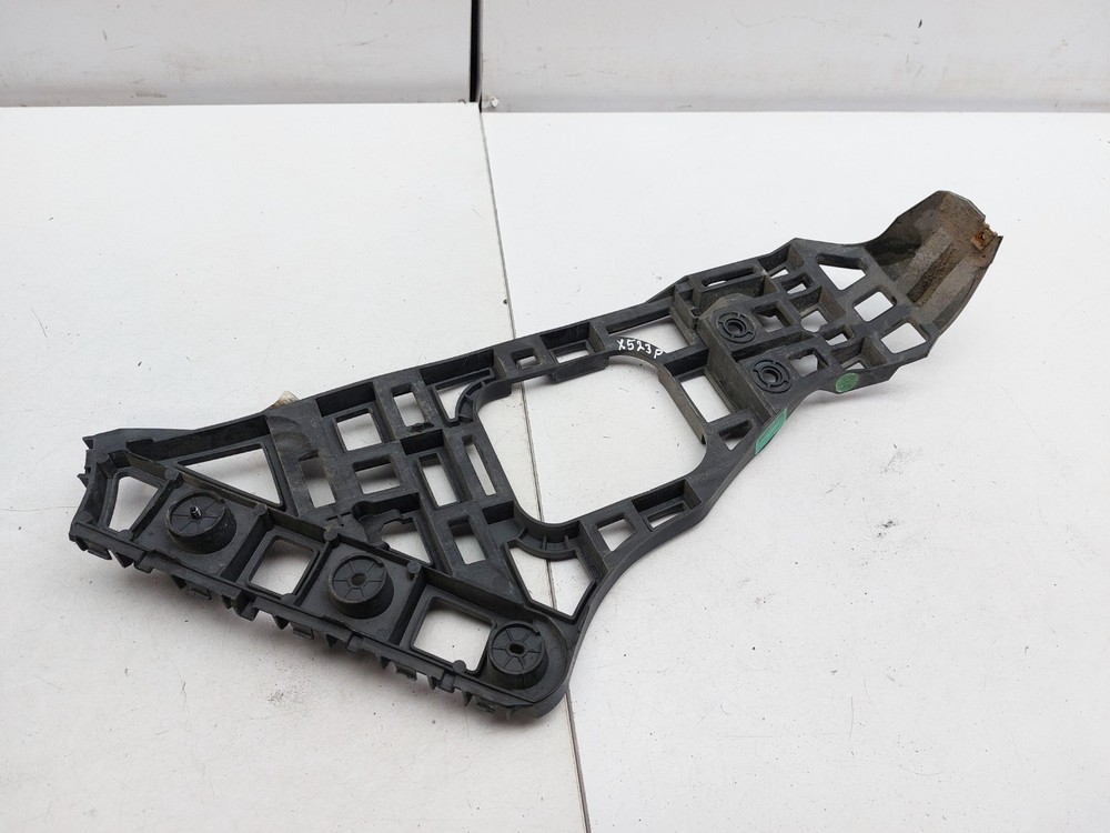 MG HS REAR BUMPER MOUNT BRACKET RIGHT DRIVER SIDE 2020 30136856