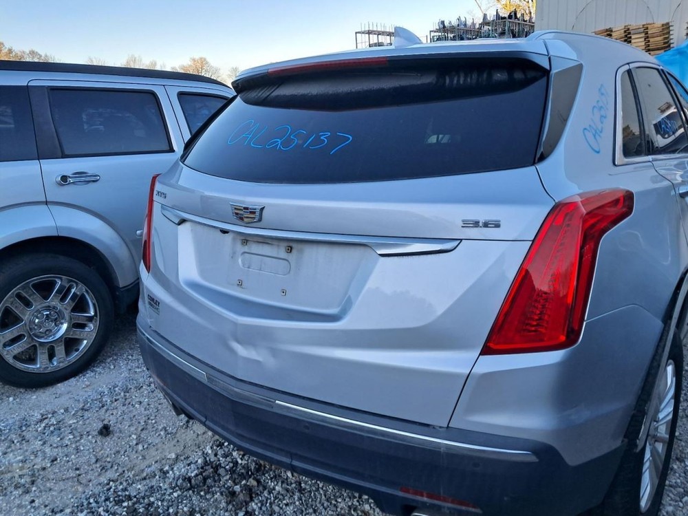 XT5 2019 Glove Box 4901593