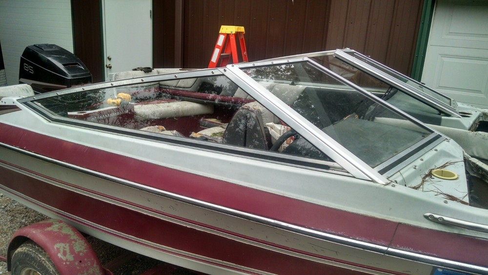 Bayliner Capri Windshield & Side Glass Sections Available READ FULL DESCRIPTION
