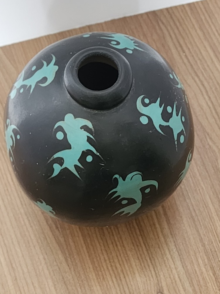 Beautiful Vintange Peruvian Vase Signed