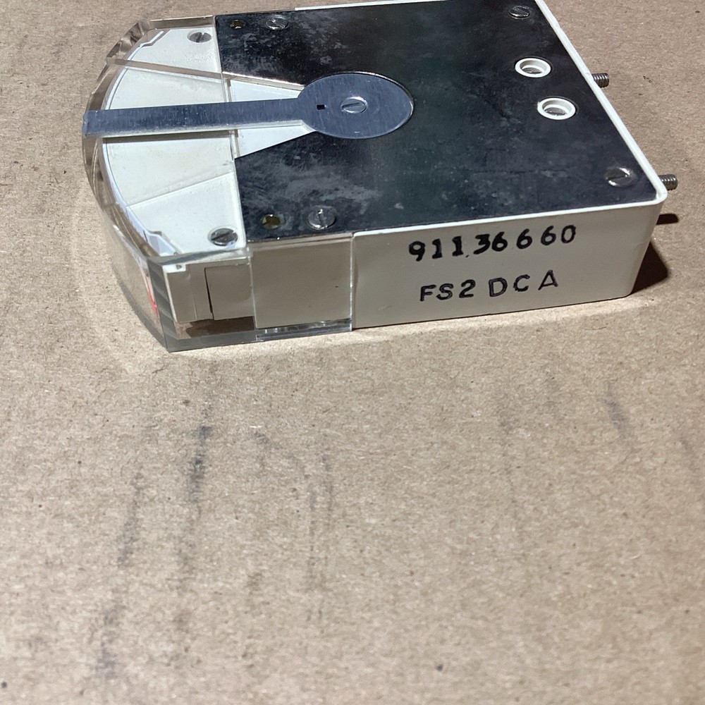 INTERNATIONAL INSTRUMENT 1136 VERTICAL Amp METER