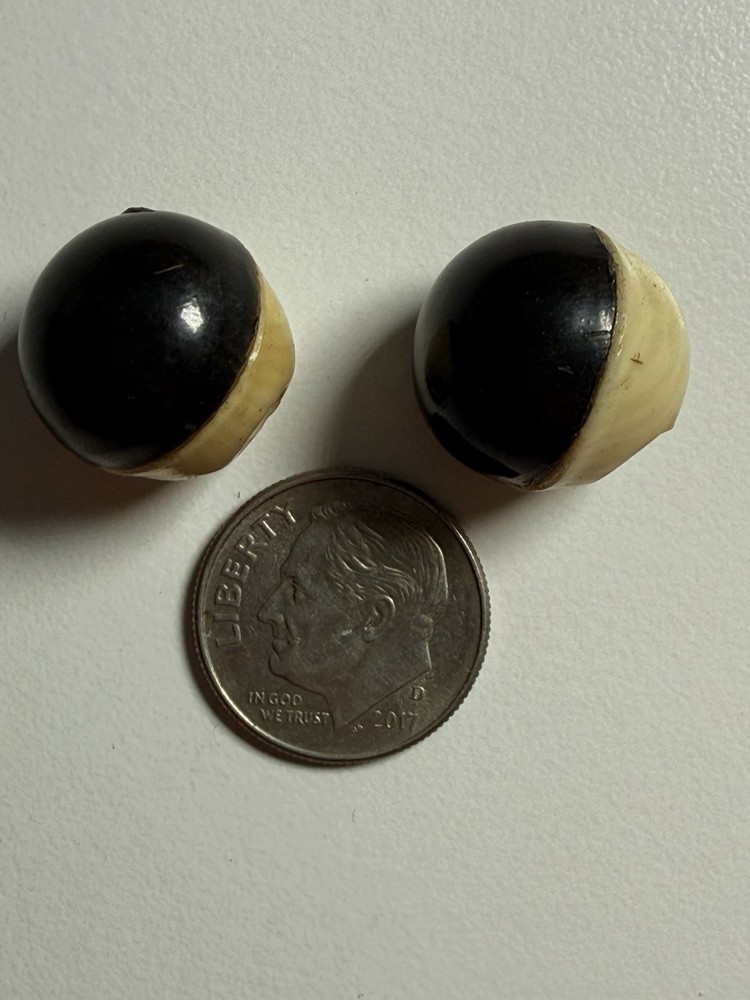 Three Vintage Black and White Celluloid Buttons 3131)