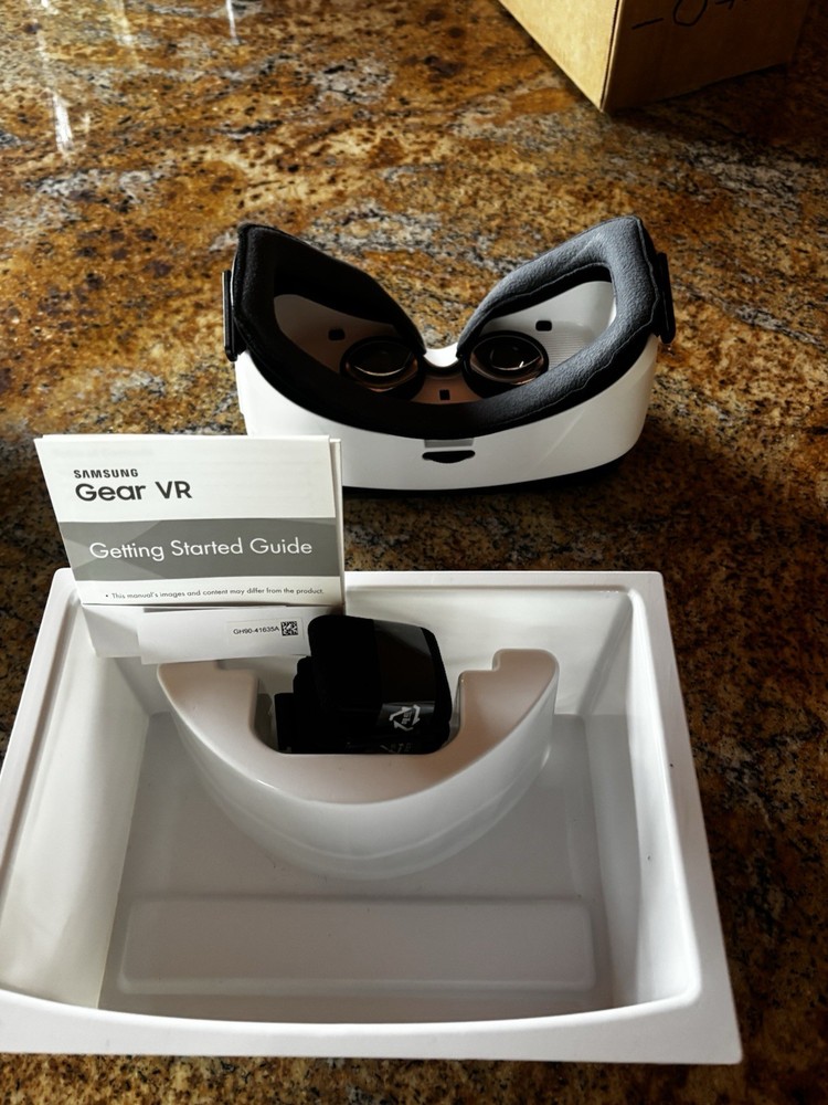 Samsung Galaxy Gear VR Oculus NEW Open Box