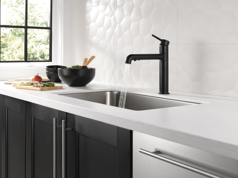 Delta 4159-DST Trinsic Pull-Out Kitchen Faucet - - Arctic Stainless